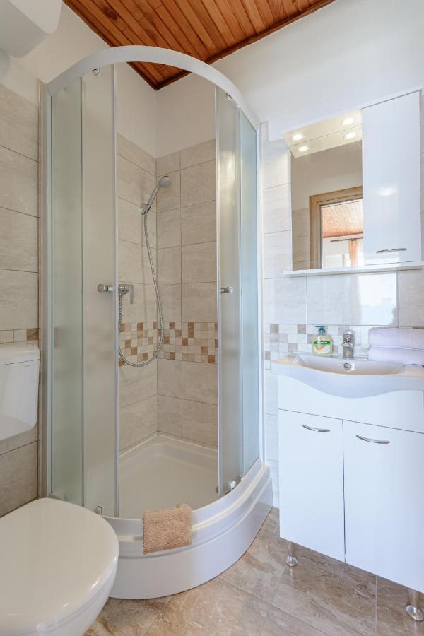 Rooms Sani Brela Kültér fotó